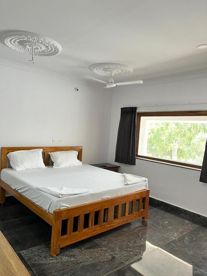 Anand Beach Guesthouse By Moonrocks Mahabalipuram Exterior photo